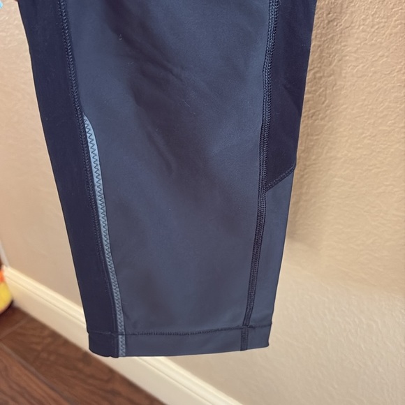 Lululemon Athletica Black and gray Leggings/ Size 8 - Picture 4 of 10